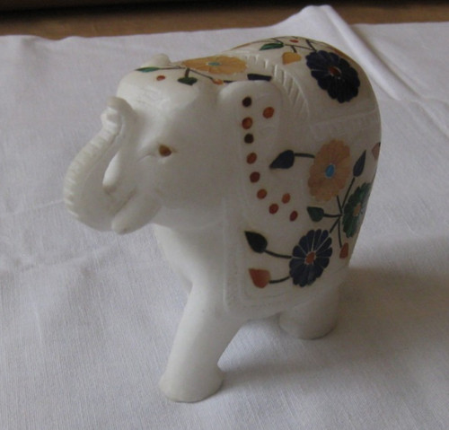 Elefant aus weißem marmor - elefant, mit