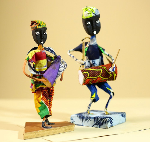 Afrikanischer stamm trommler - stamm,
