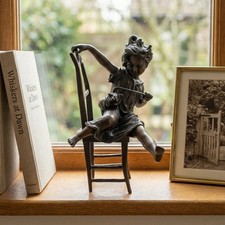 Bronze Figur Mädchen mit