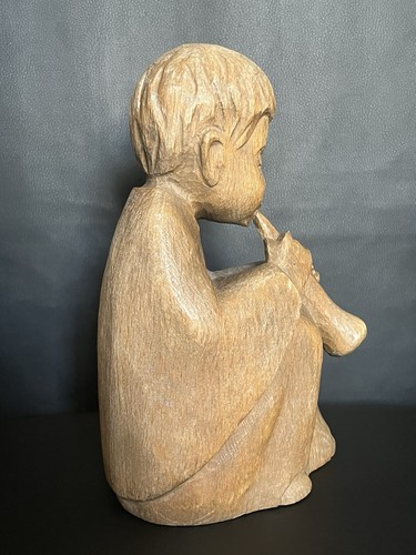 Alte holzfigur flötenspieler - holzfigur,