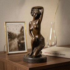 Hochwertige Bronzefigur Frau