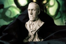 H. P. LOVECRAFT BÜSTE